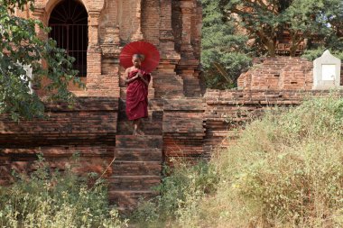 Budist rahip Bagan tapınaklarda