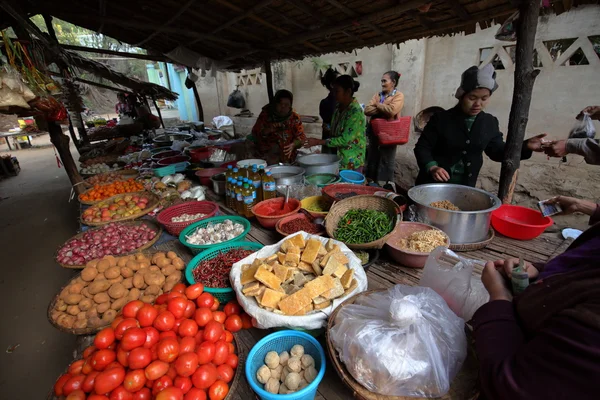 Mercado local de Bagan em Mianmar, 2015 18 de dezembro — Fotografia de Stock