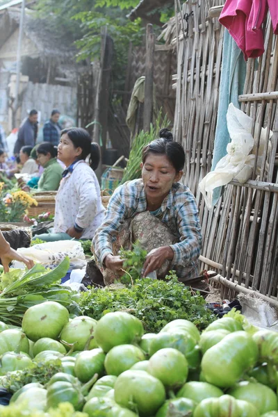 Local market of Bagan in Myanmar, 2015 December 18 — Stock Photo, Image
