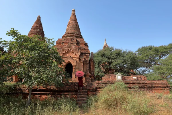 Buddyjski mnich w świątyniach Bagan — Zdjęcie stockowe