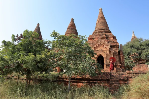 Buddhistický mnich v chrámech Bagan — Stock fotografie