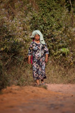 Geleneksel kadın Myanmar
