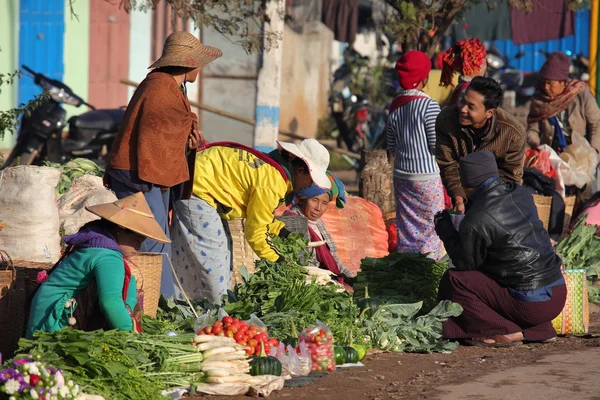 The weekly market of Kalaw in Myanmar, 2015 December 20 — Stock Photo, Image