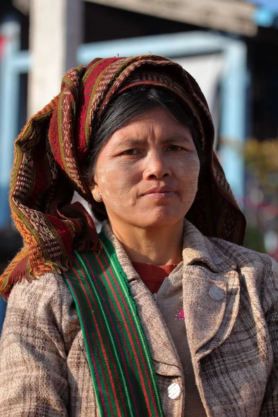 Geleneksel kadın Myanmar — Stok fotoğraf