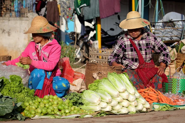 O mercado semanal de Kalaw em Mianmar, 2015 20 de dezembro — Fotografia de Stock