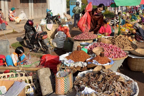 Le marché hebdomadaire de Kalaw au Myanmar, 20 décembre 2015 — Photo