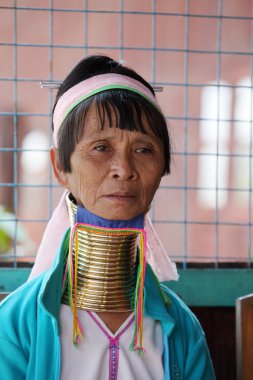 Myanmar Padaung kadınlardan