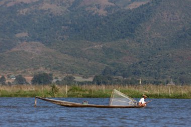 Bacak Rowers Myanmar Inle Gölü üzerinden