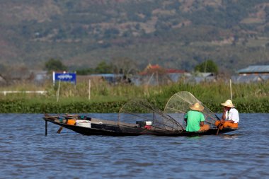 Bacak Rowers Myanmar Inle Gölü üzerinden