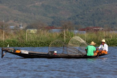 Bacak Rowers Myanmar Inle Gölü üzerinden