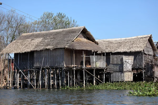 Pueblos pesqueros en el lago Inle en Myanmar — Foto de Stock