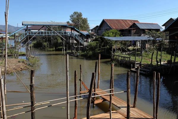 Pueblos pesqueros en el lago Inle en Myanmar — Foto de Stock