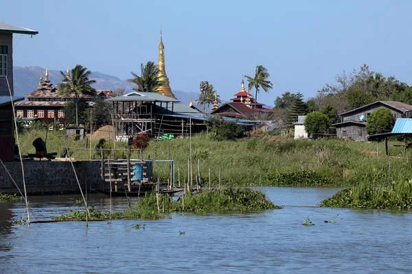 Pueblos pesqueros en el lago Inle en Myanmar — Foto de Stock