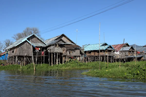Pueblos pesqueros en el lago Inle en Myanmar — Foto de Stock