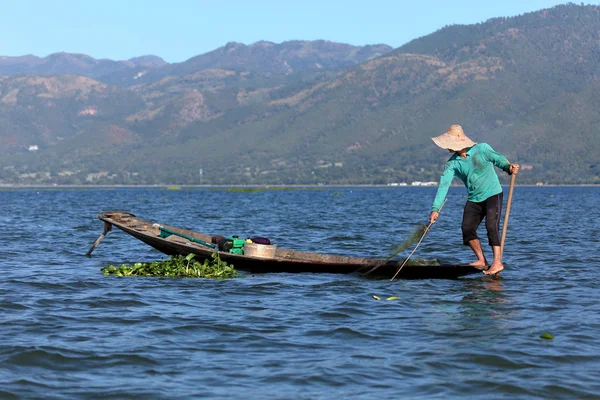 I famosi pescatori del lago Inle in Myanmar — Foto Stock