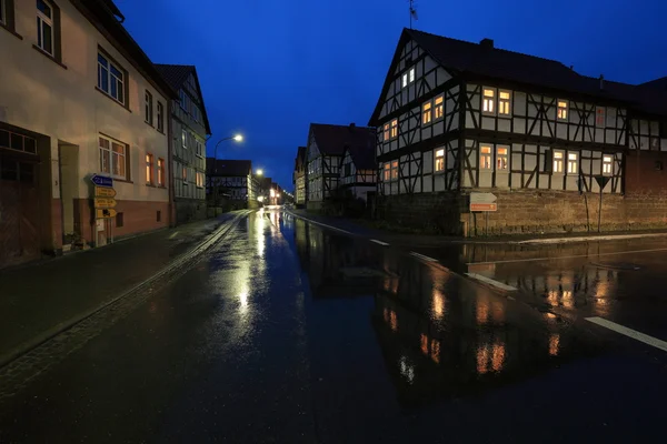 Le village d'Herleshausen la nuit — Photo