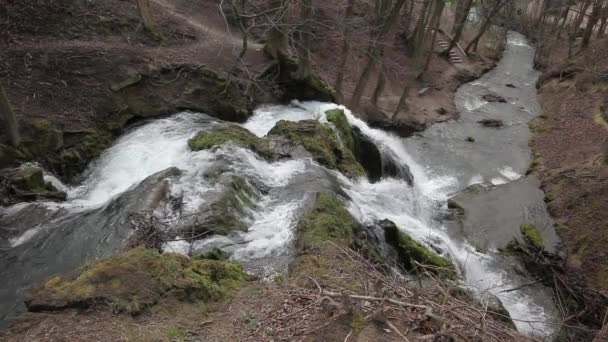 A cachoeira Lutter em Grossbartloff, na Turíngia — Vídeo de Stock