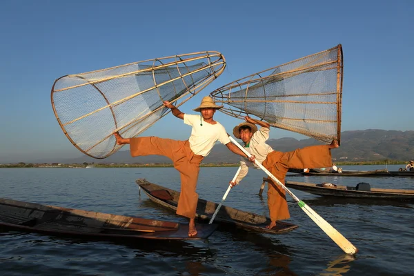 Os remadores de perna de Inle Lake em Mianmar — Fotografia de Stock