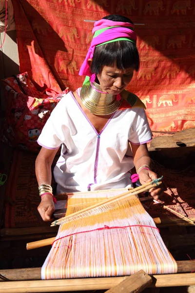 Traditionelle Padaung Frau aus Myanmar — Stockfoto