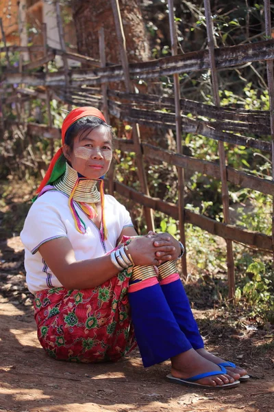 Mulher Padaung tradicional de Mianmar — Fotografia de Stock