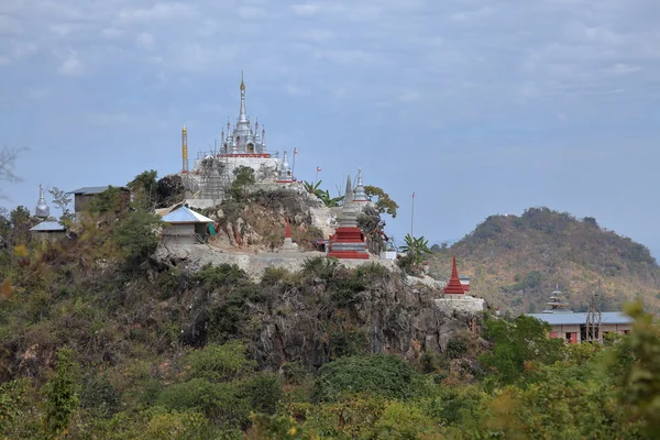 Buddhistický klášter v Loikaw v Myanmaru — Stock fotografie