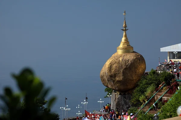 Złota skała w Związku Myanmar — Zdjęcie stockowe