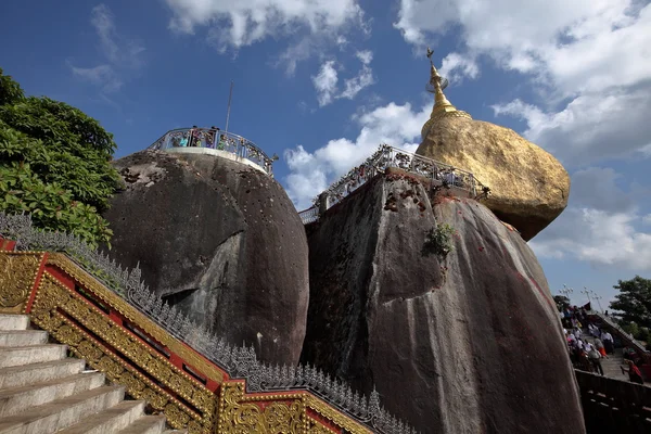 Le Rocher d'Or au Myanmar — Photo