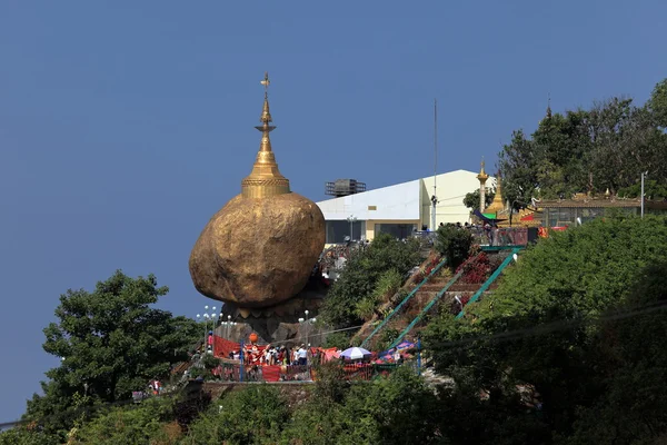 La roca dorada en Myanmar —  Fotos de Stock