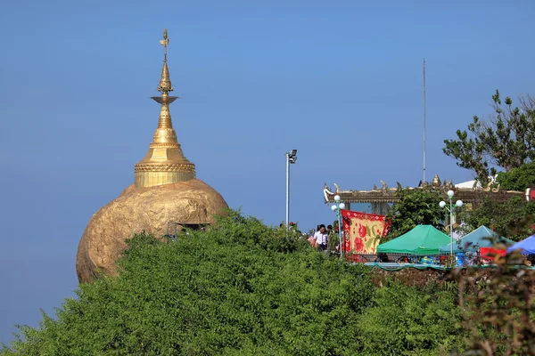 Złota skała w Związku Myanmar — Zdjęcie stockowe