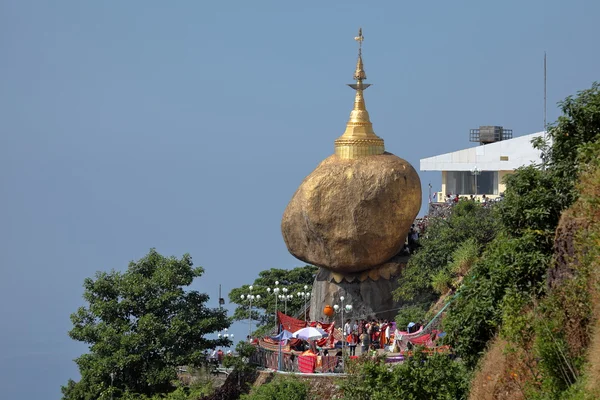 Złota skała w Związku Myanmar — Zdjęcie stockowe