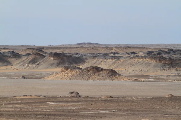 El desierto negro en el Sahara de Egipto — Foto de Stock