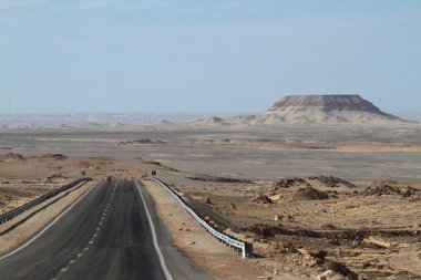 Yollar aracılığıyla Mısır Sahra