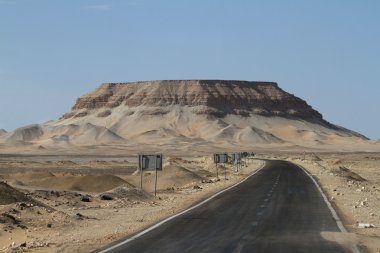 Yollar aracılığıyla Mısır Sahra