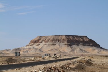 Yollar aracılığıyla Mısır Sahra