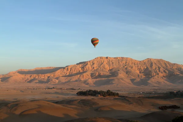 Ein Heißluftballon — Stockfoto