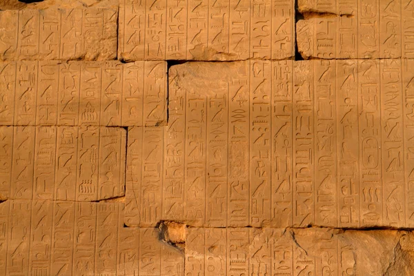 Hieróglifos e imagens de templos no Egito — Fotografia de Stock