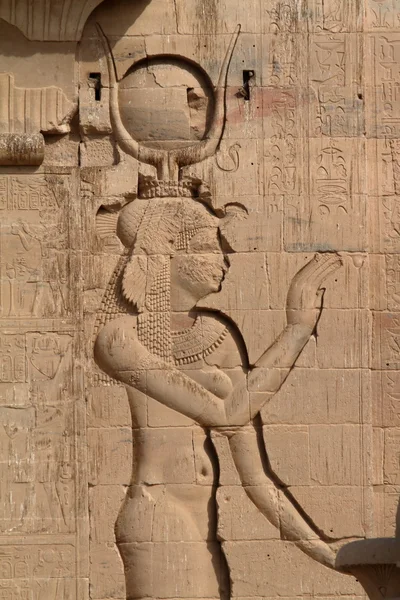 Иероглифы и изображения храмов в Египте — стоковое фото
