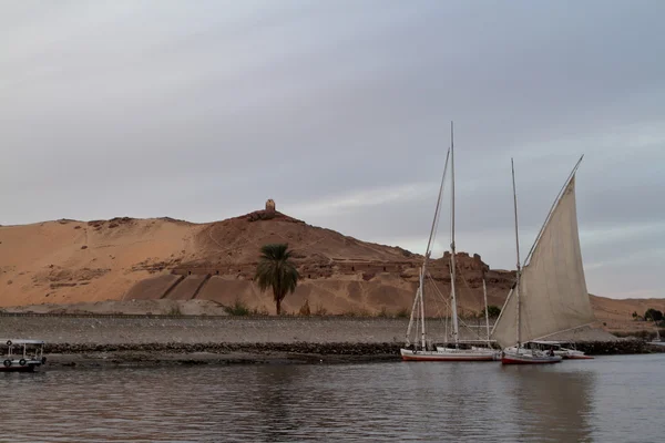 Coucher de soleil avec feluccas sur le Nil en Egypte — Photo