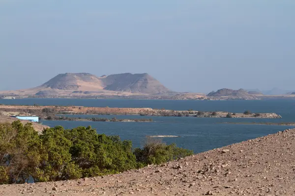 De Lake Nasser in de buurt van Aswan in Egypte — Stockfoto