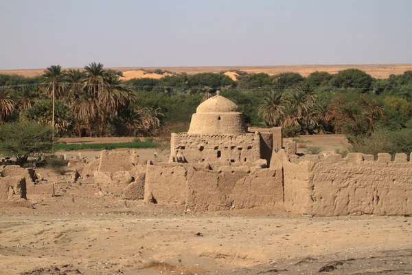 Un village au Sahara soudanais — Photo