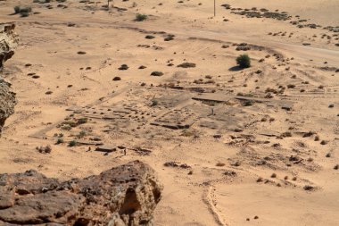Yönü Barkal Jebel Sudan'daki tapınağın kalıntıları