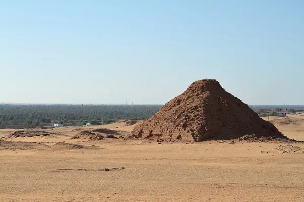 As pirâmides de Jebel Barkal no Sudão — Fotografia de Stock