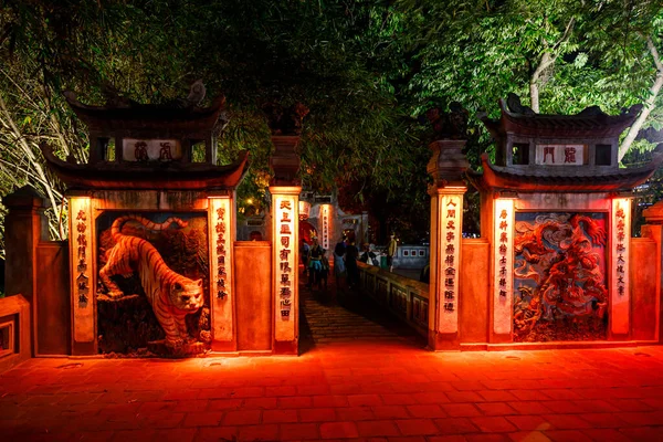 Храм Нгок Сон Озера Хоан Ким Ханое Вьетнаме — стоковое фото