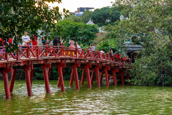 ベトナムのハノイにあるホアンキエム湖のNgoc息子寺院 — ストック写真