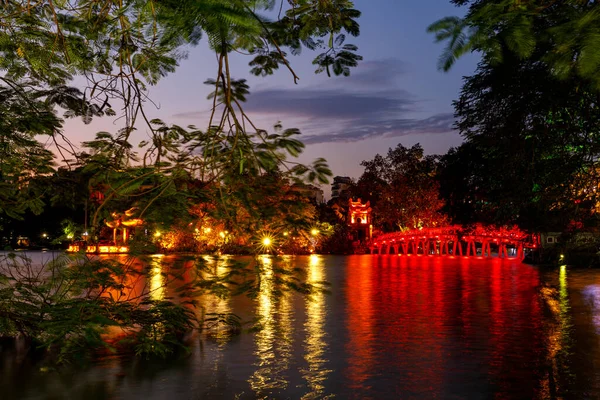 Templo Ngoc Son Del Lago Hoan Kiem Hanoi Vietnam —  Fotos de Stock
