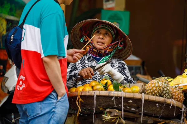 Mujer Mercadillo Hanoi Vietnam Noviembre 2019 — Foto de Stock
