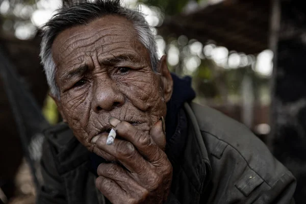 Vietnam Daki Yaşlı Bir Adamın Portresi — Stok fotoğraf