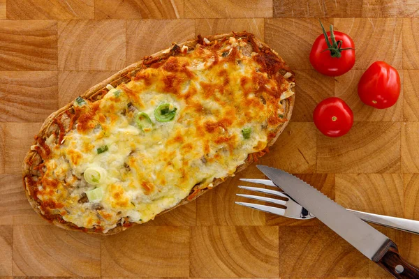 Пицца Помидорами Сыром — стоковое фото