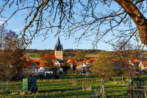 Χωριό Μια Εκκλησία Της Netra Στην Έσση Της Γερμανίας — Φωτογραφία Αρχείου