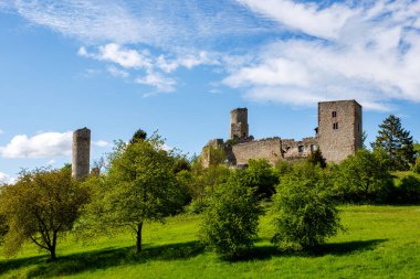 Werra Vadisi 'ndeki Lauchrden' deki Brandenburg Kalesi 'nin harabesi. 